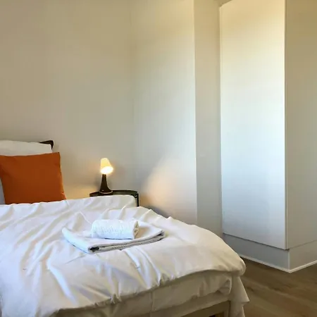 Spacious For 3 Apartment *