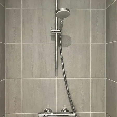 Apartment Spacious For 3 *